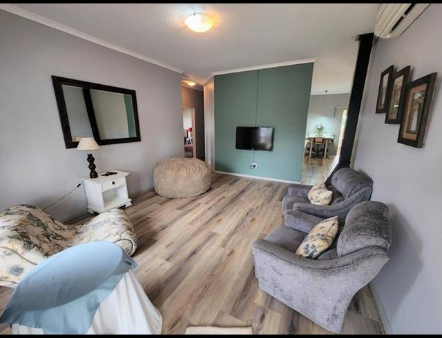 4 BEDROOM HOUSE FOR SALE IN TAFELZICHT